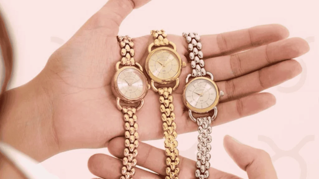 Três modelos de relógio Condor feminino originais em tons de dourado, rosé e prata, demonstrando a variedade de acabamentos da marca.