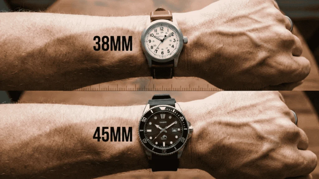 Comparação lado a lado de um relógio com caixa de 38mm e outro de 45mm no mesmo pulso masculino para demonstrar proporção.